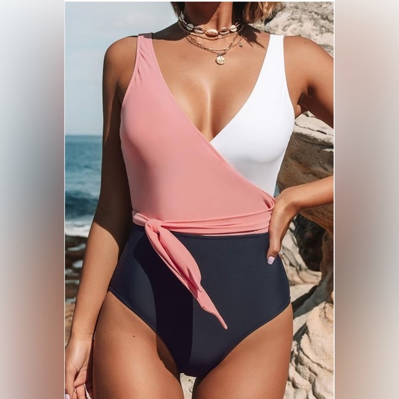 CUPSHE Women's Knotted Color Block One Piece Swimsuit Small White Peach Navy NWT - Picture 1 of 16